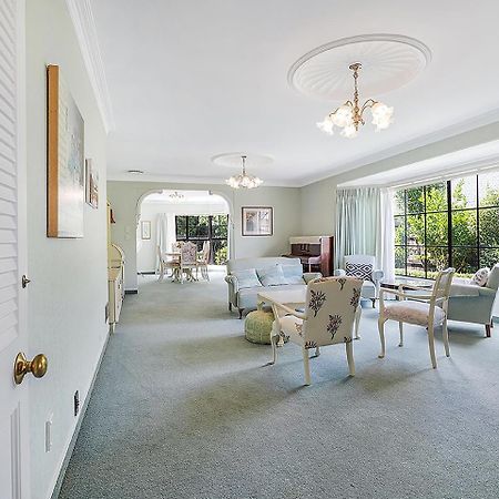 Wow, Spacious Home With A Pool Hamilton Esterno foto