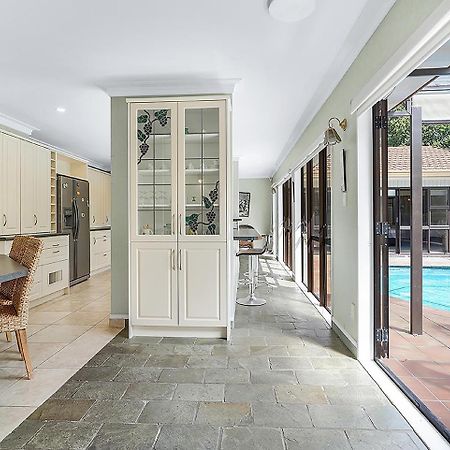 Wow, Spacious Home With A Pool Hamilton Esterno foto