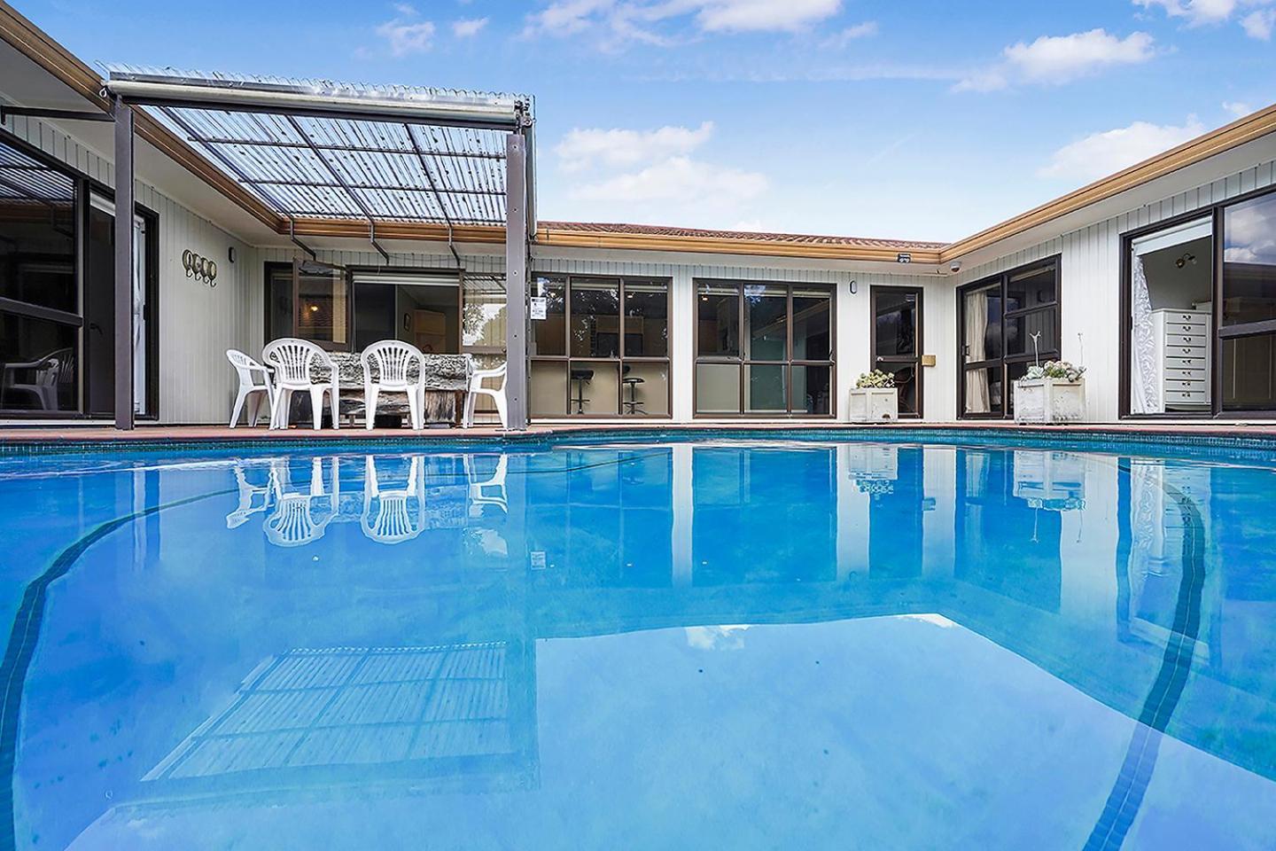 Wow, Spacious Home With A Pool Hamilton Esterno foto