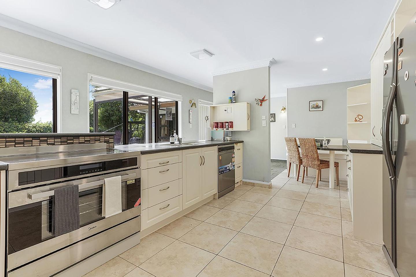 Wow, Spacious Home With A Pool Hamilton Esterno foto