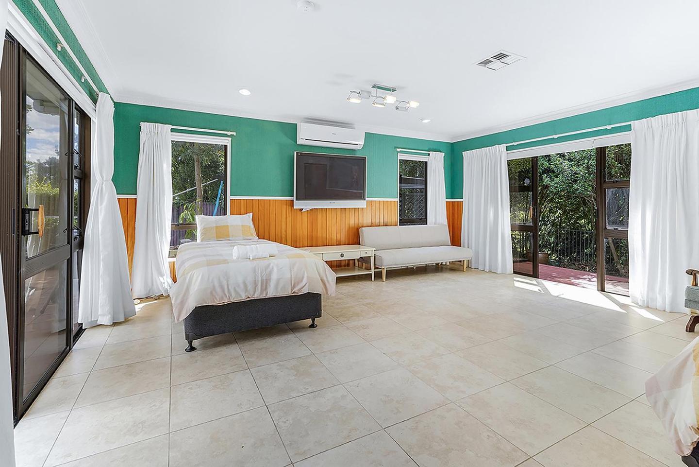Wow, Spacious Home With A Pool Hamilton Esterno foto