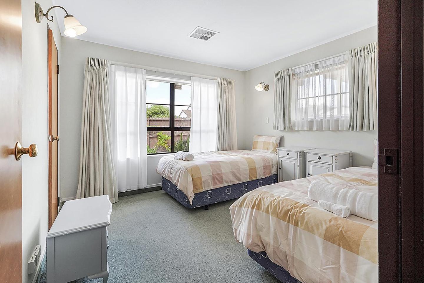 Wow, Spacious Home With A Pool Hamilton Esterno foto